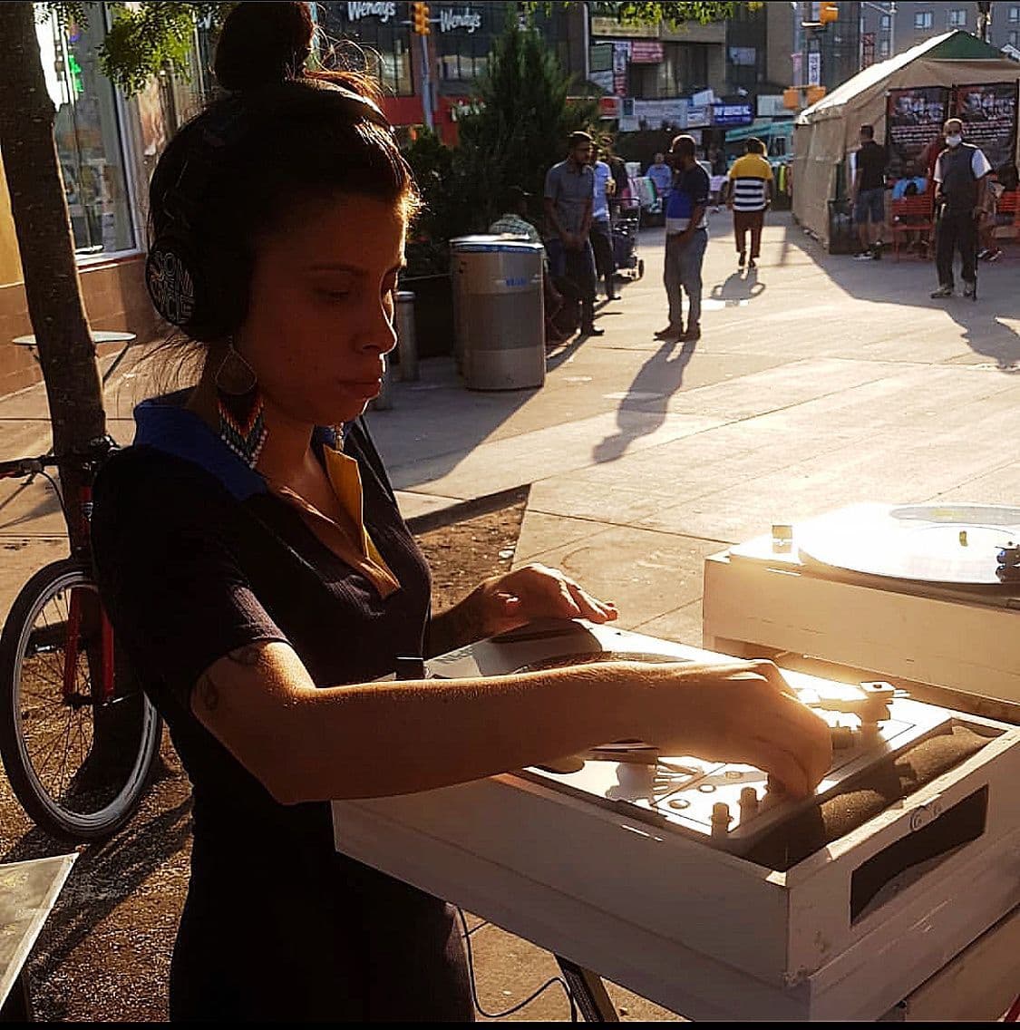 Caleidoscópio Musical: Tropicaza with Yana Allpa