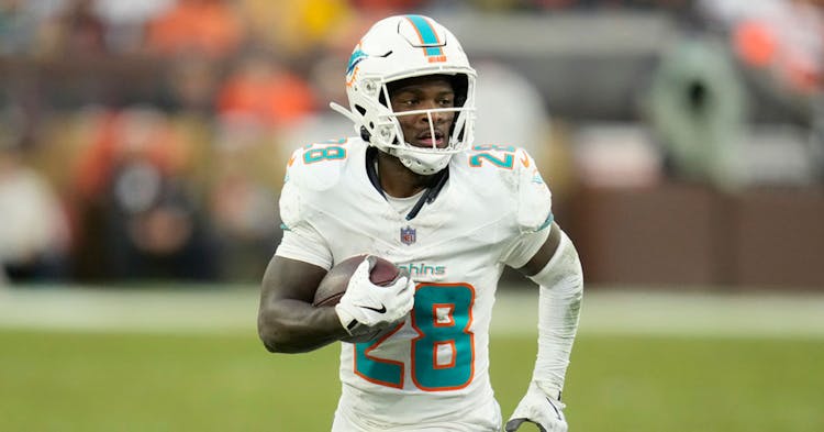 De'Von Achane running for the Dolphins.