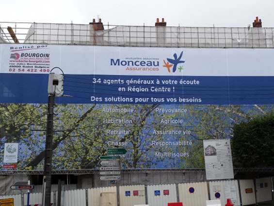 Bâche grille mesh anti-vent impression professionnelle pour échafaudage