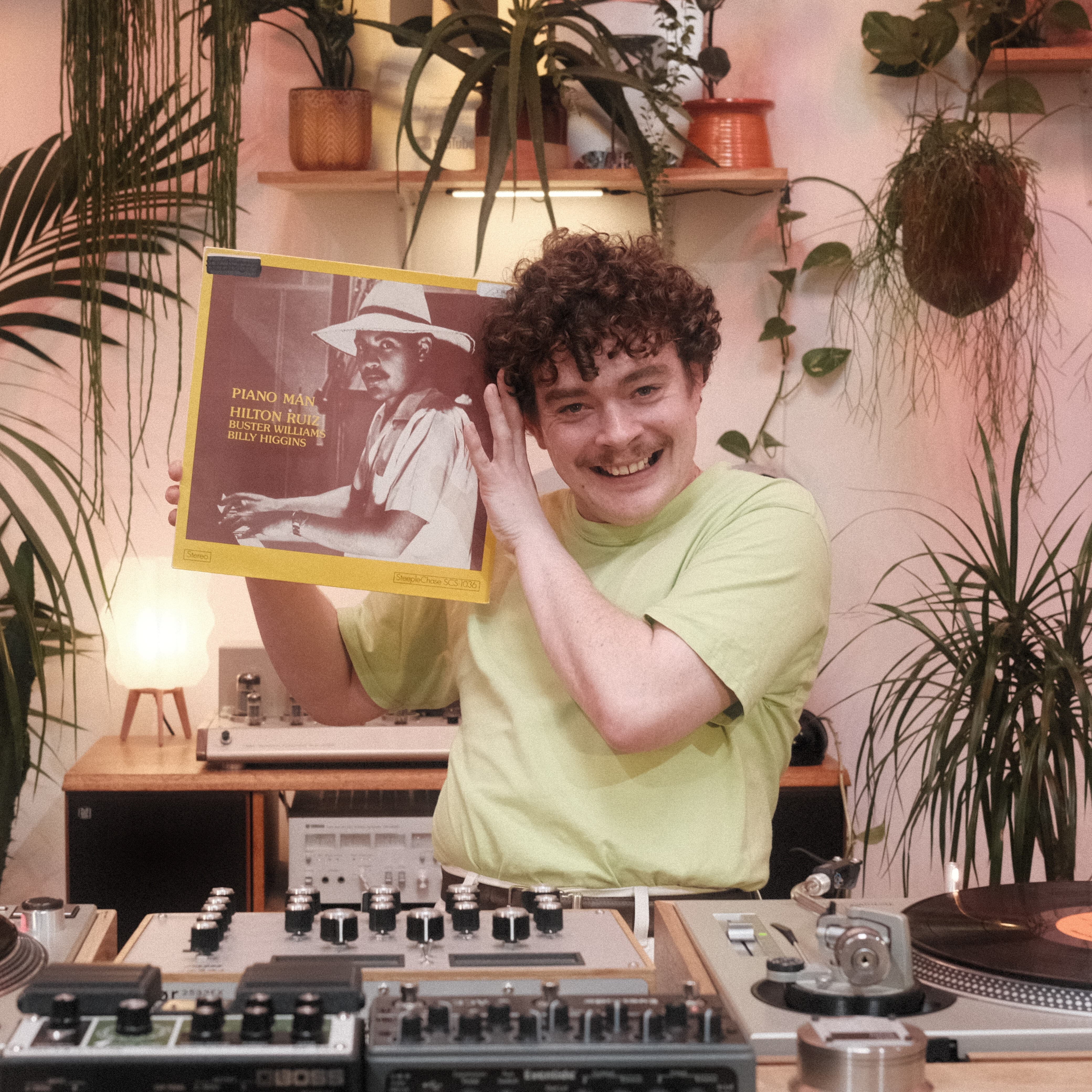 WOH Radio: Mondo Radio w/ Ashley Grimshaw