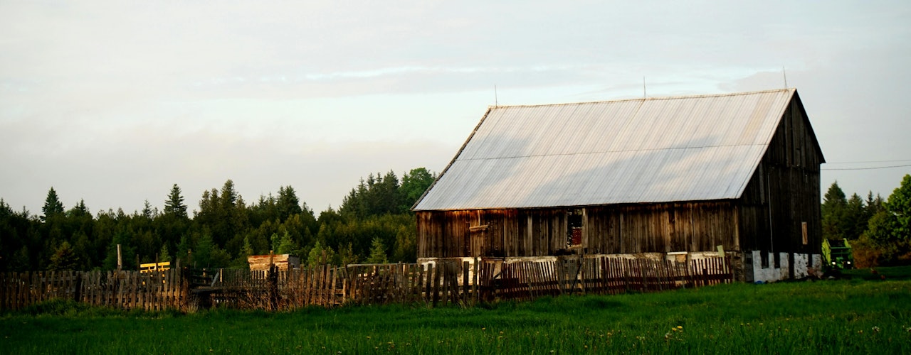 Rustic Barn Wedding Reception: Charming Country Elegance for Spring Celebrations Party Ideas