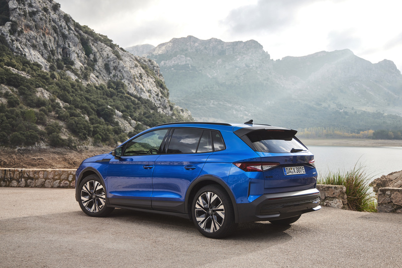Der Skoda Elroq in Heckansicht.