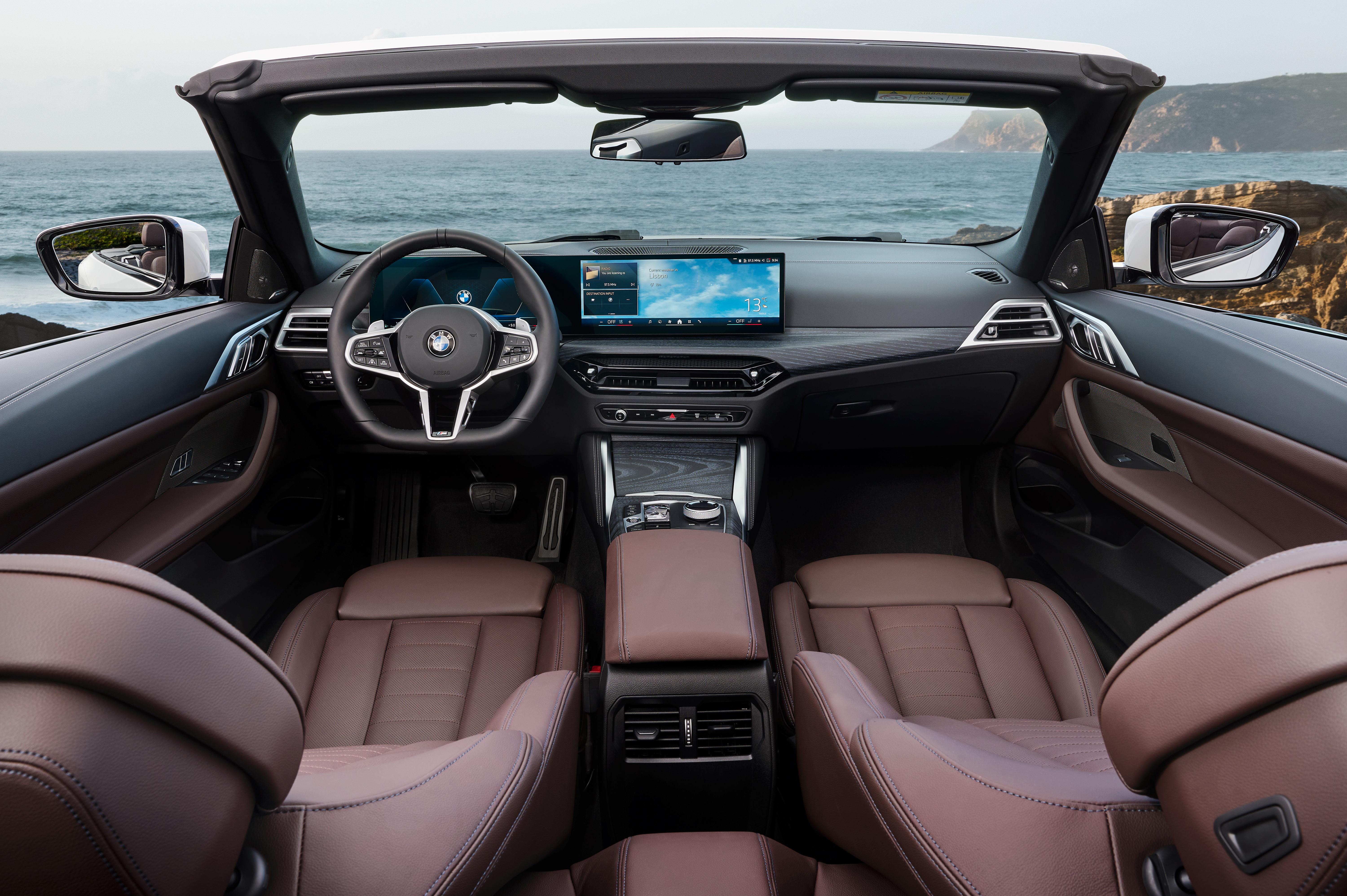 Das Cockpit des BMW 4er Cabrio.