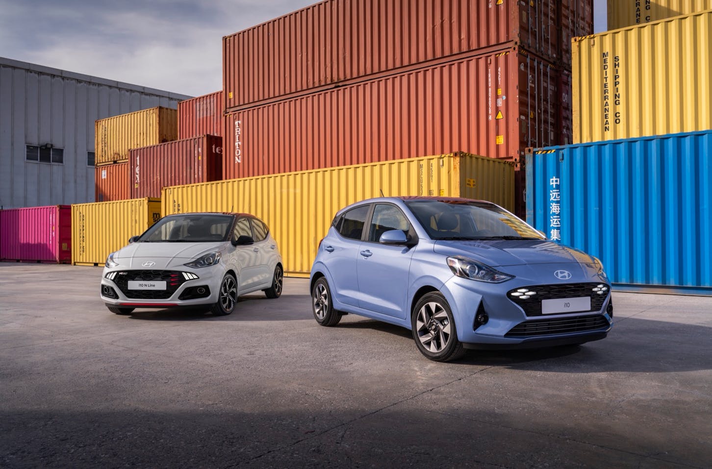 Zwei Hyundai i10.
