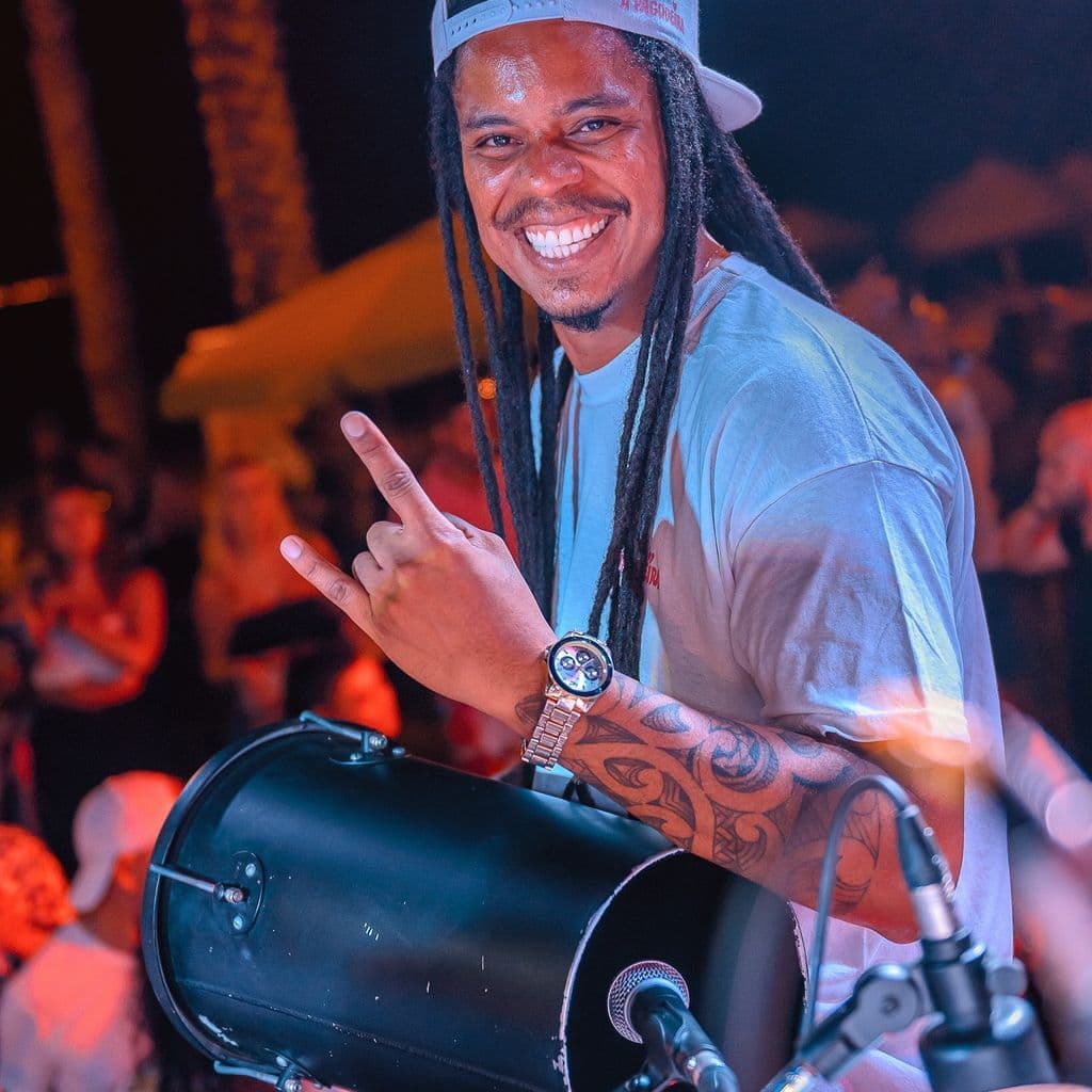 Bom Carnaval! Charlotte Algar and Erica McKoy with Daniel Félix and Tânia Moreira // 13-02-21