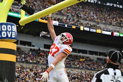 Experts release new Chiefs vs. Bills prediction after milestone Travis Kelce AFC Championship update