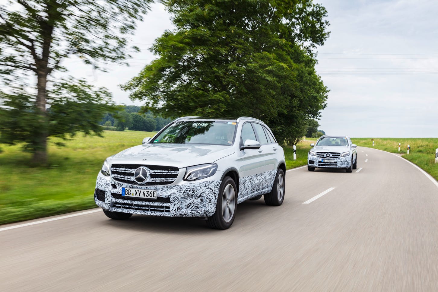 Zwei Mercedes GLC F-Cell.