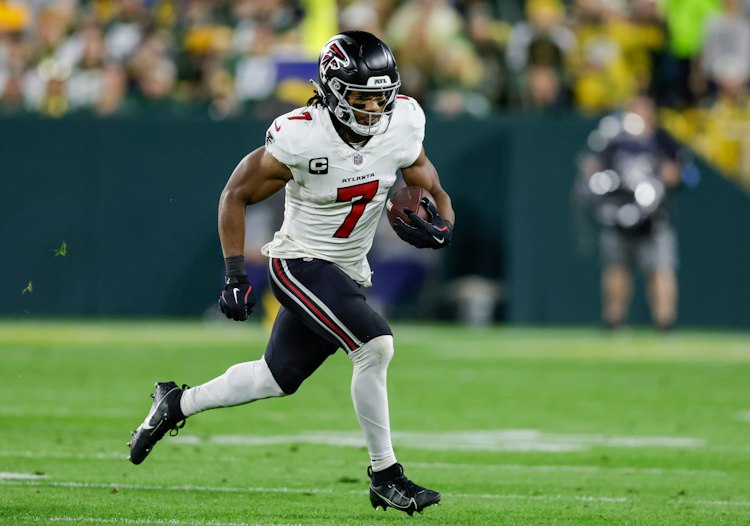 Falcons running back Bijan Robinson carries the ball during an NFL game.