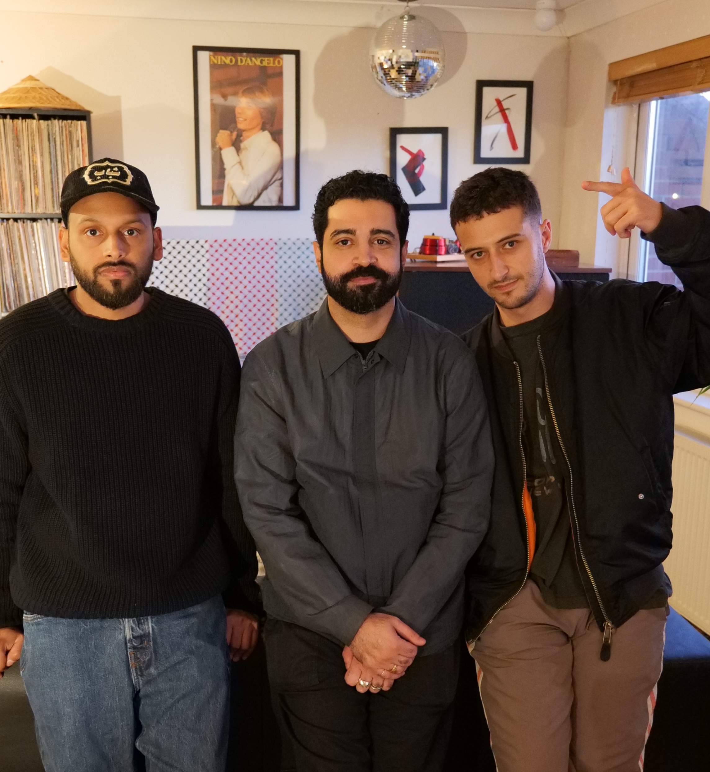 Tealeaves: Kamar w/ Dar Disku