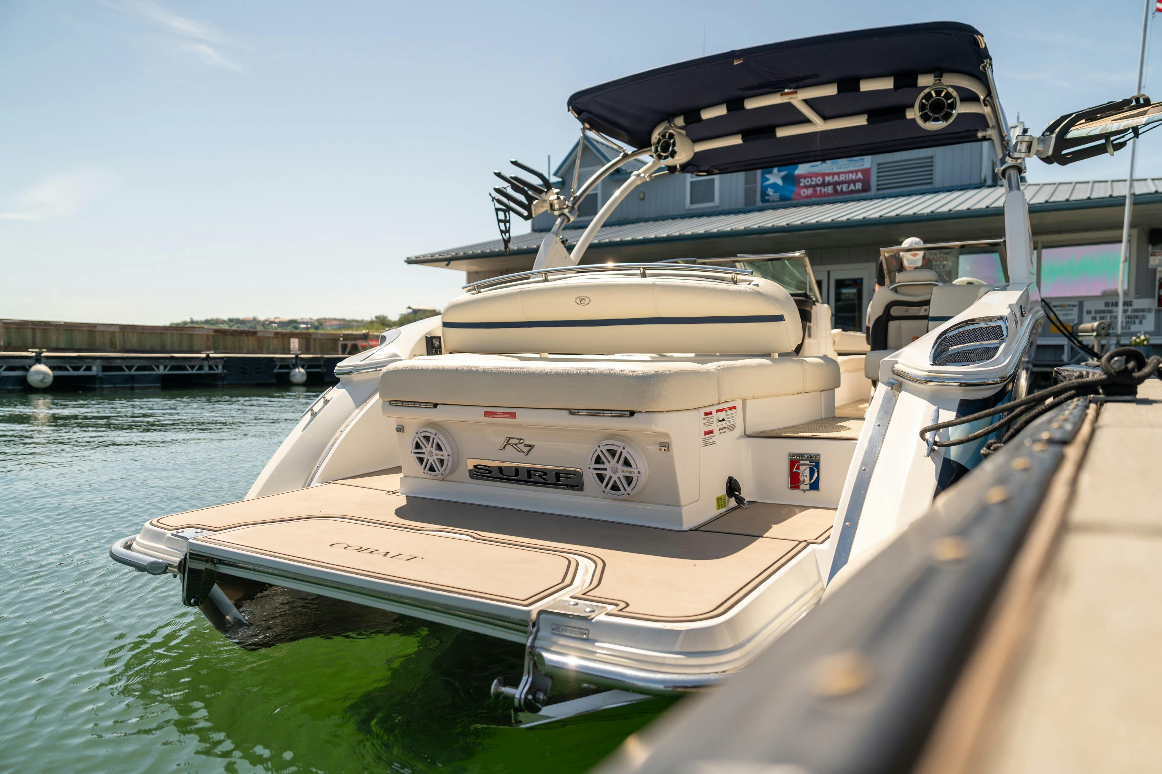 2018 Cobalt R7 Surf boat in Lakeway, TX.