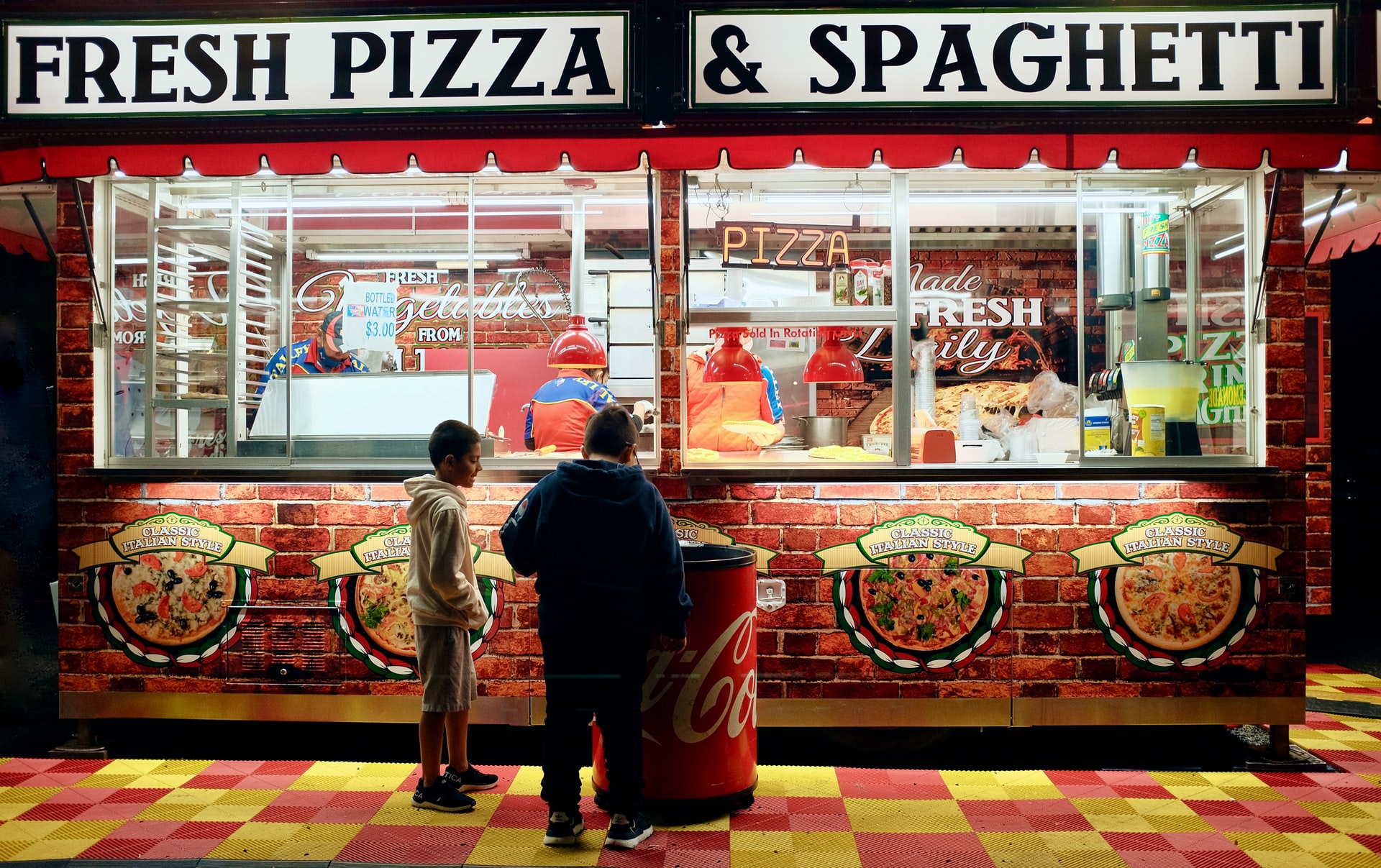 Digital Signage for Pizza Shops: How it helps to sell more