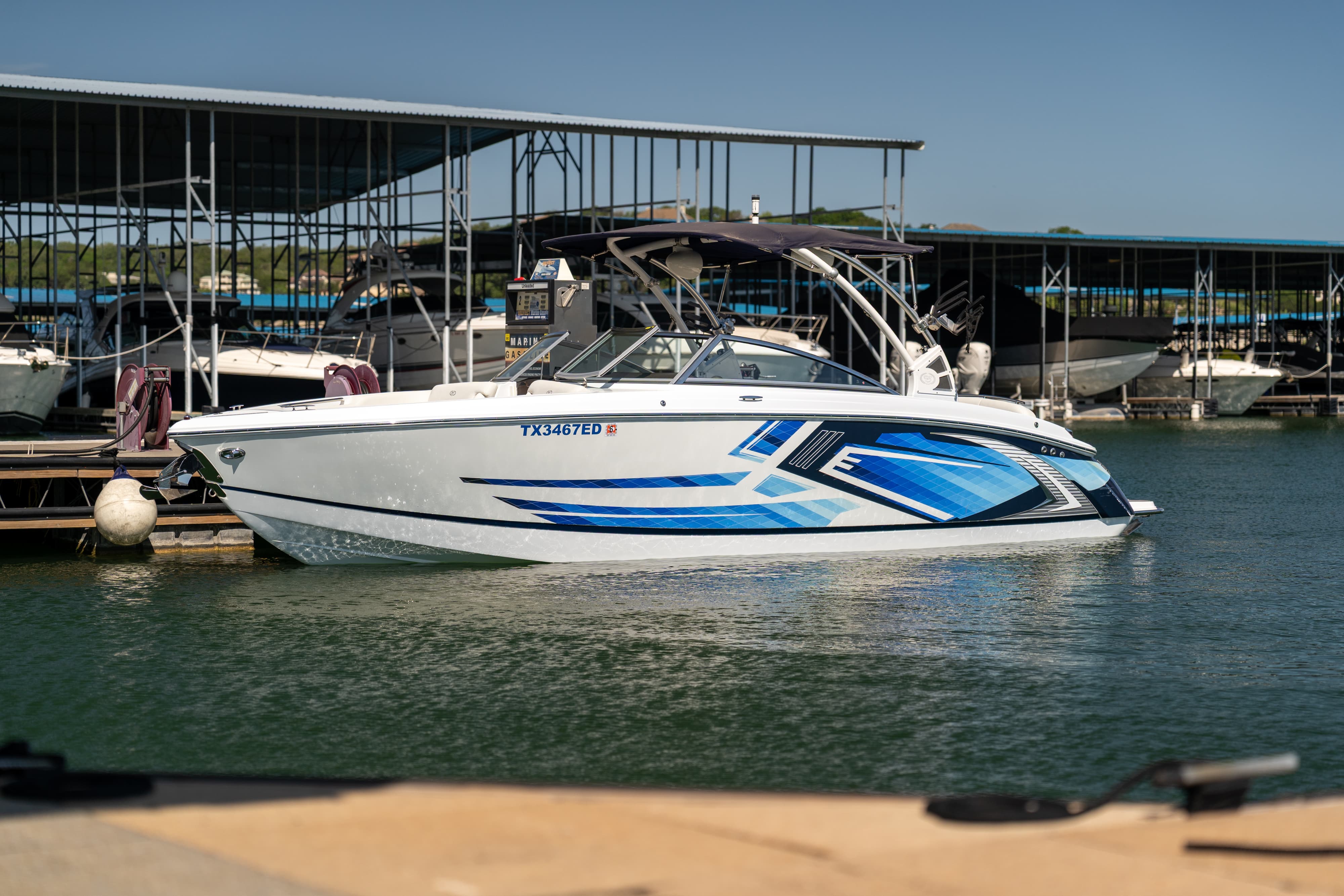 2018 Cobalt R7 Surf boat in Lakeway, TX.
