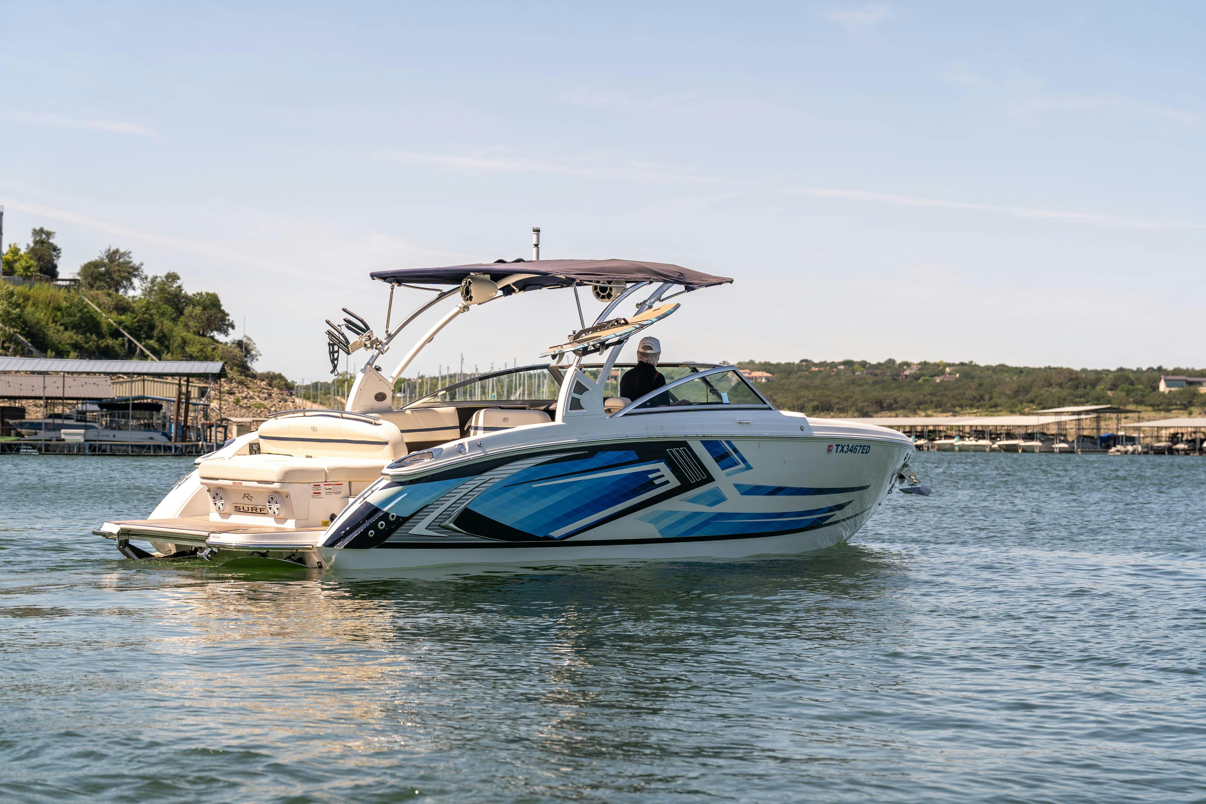 2018 Cobalt R7 Surf boat in Lakeway, TX.