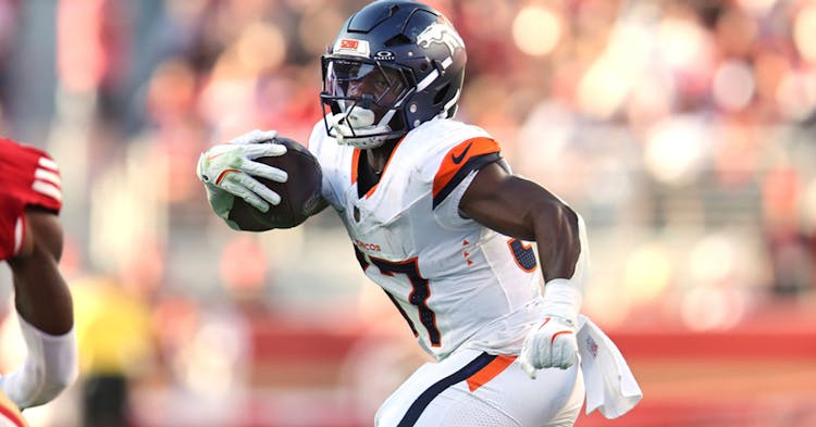 RJ Harvey running with the ball.