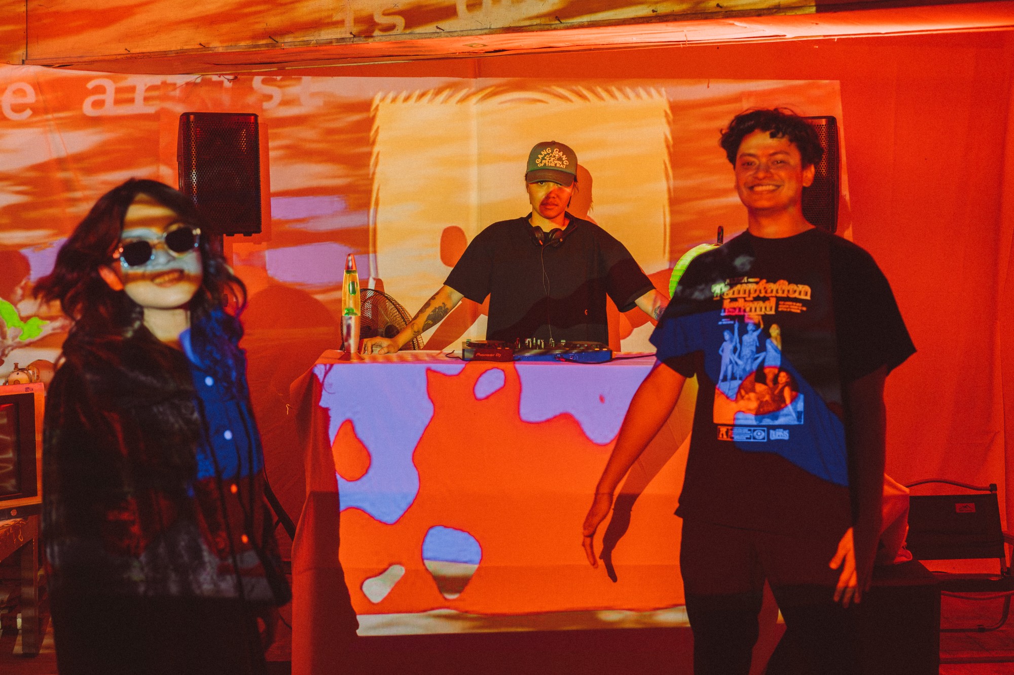 Sounds Nais:We Can't Relate