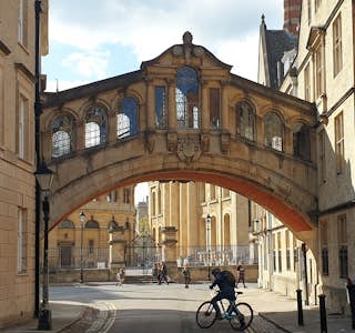 Walking Tour of Oxford University's gallery image