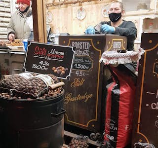 Budapest Christmas Markets: A Walking Experience's gallery image
