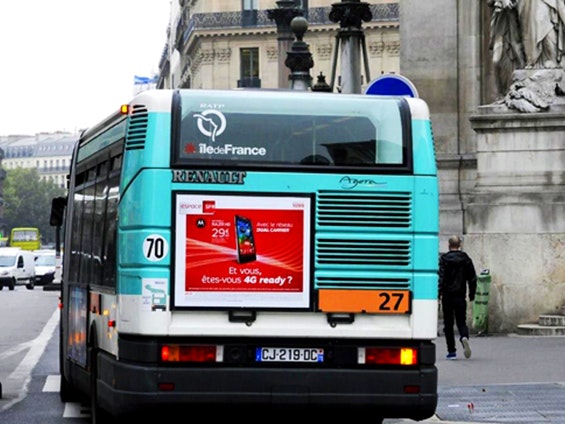 Affiche arrière de bus haute définition pour transport urbain