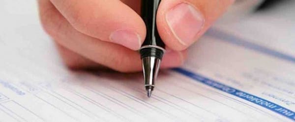 Remplir le certificat de cession (document CERFA) pour vendre une voiture d’occasion