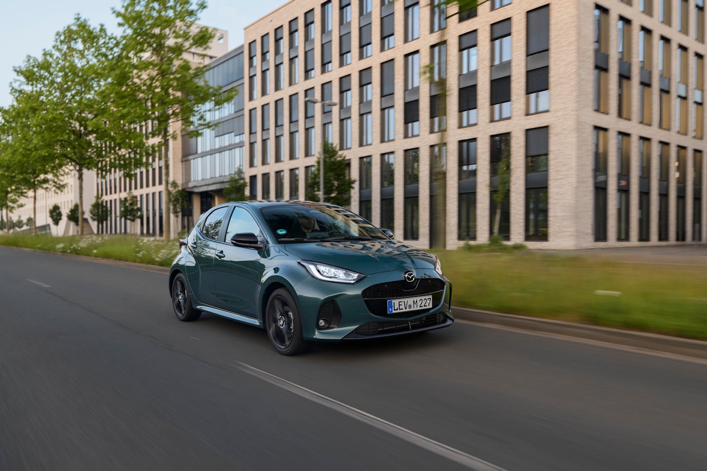 Ein Mazda2 Hybrid.