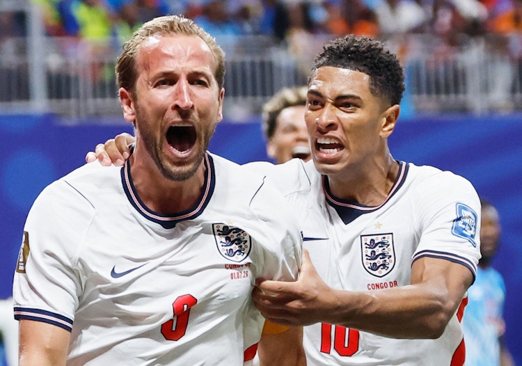 World Cup odds and Round of 16 predictions for soccer betting on Sunday.