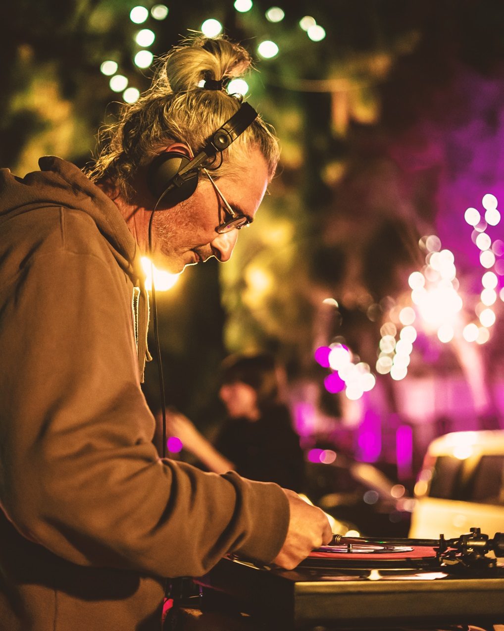 Pitanga Discos curates: Nikolay Svetiev