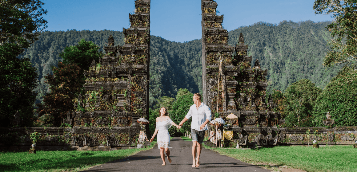 Couple-travelling-in-Bali---The-Adventure-People.png