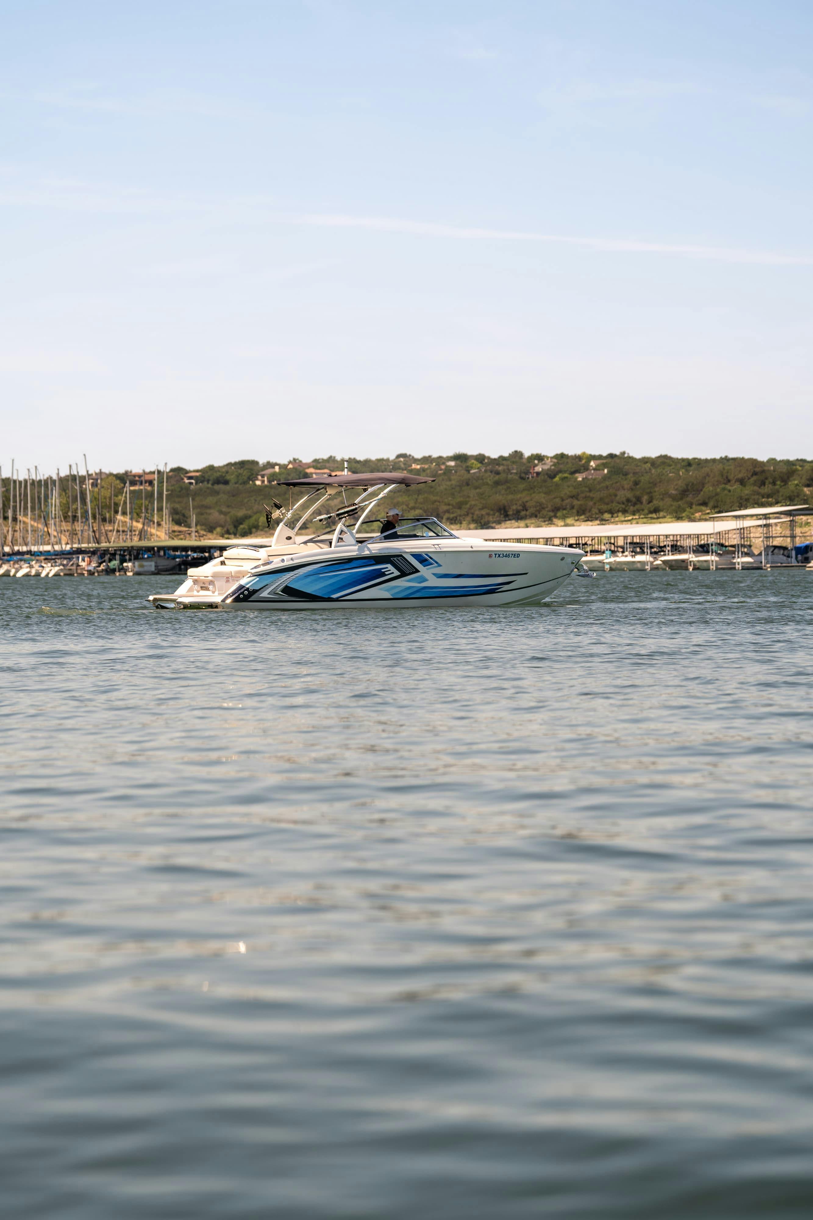 2018 Cobalt R7 Surf boat in Lakeway, TX.