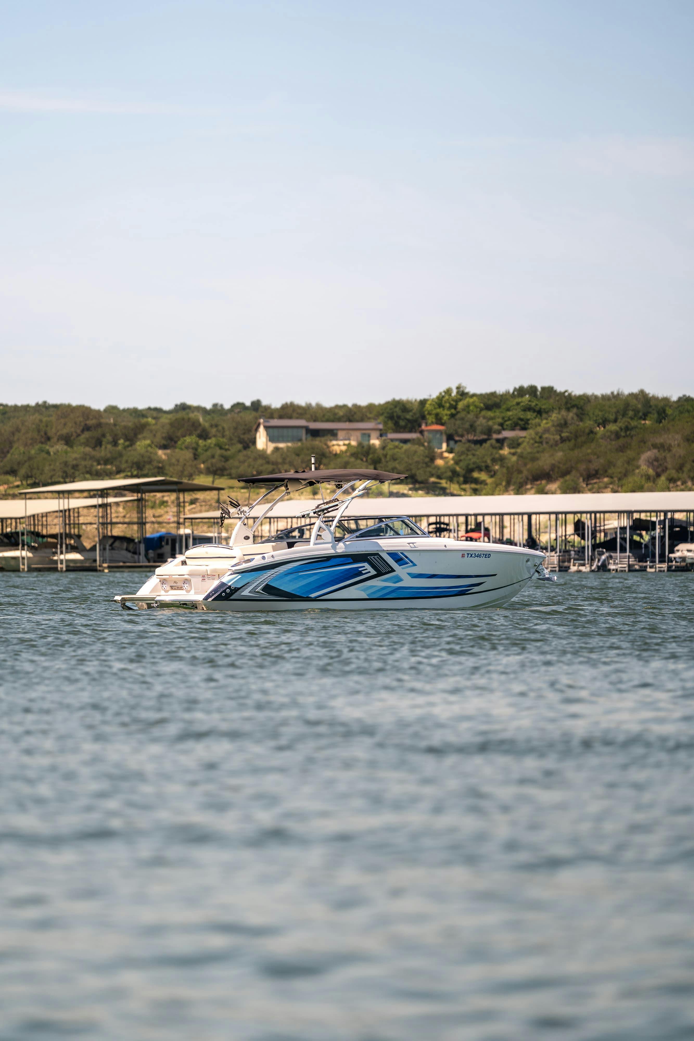 2018 Cobalt R7 Surf boat in Lakeway, TX.