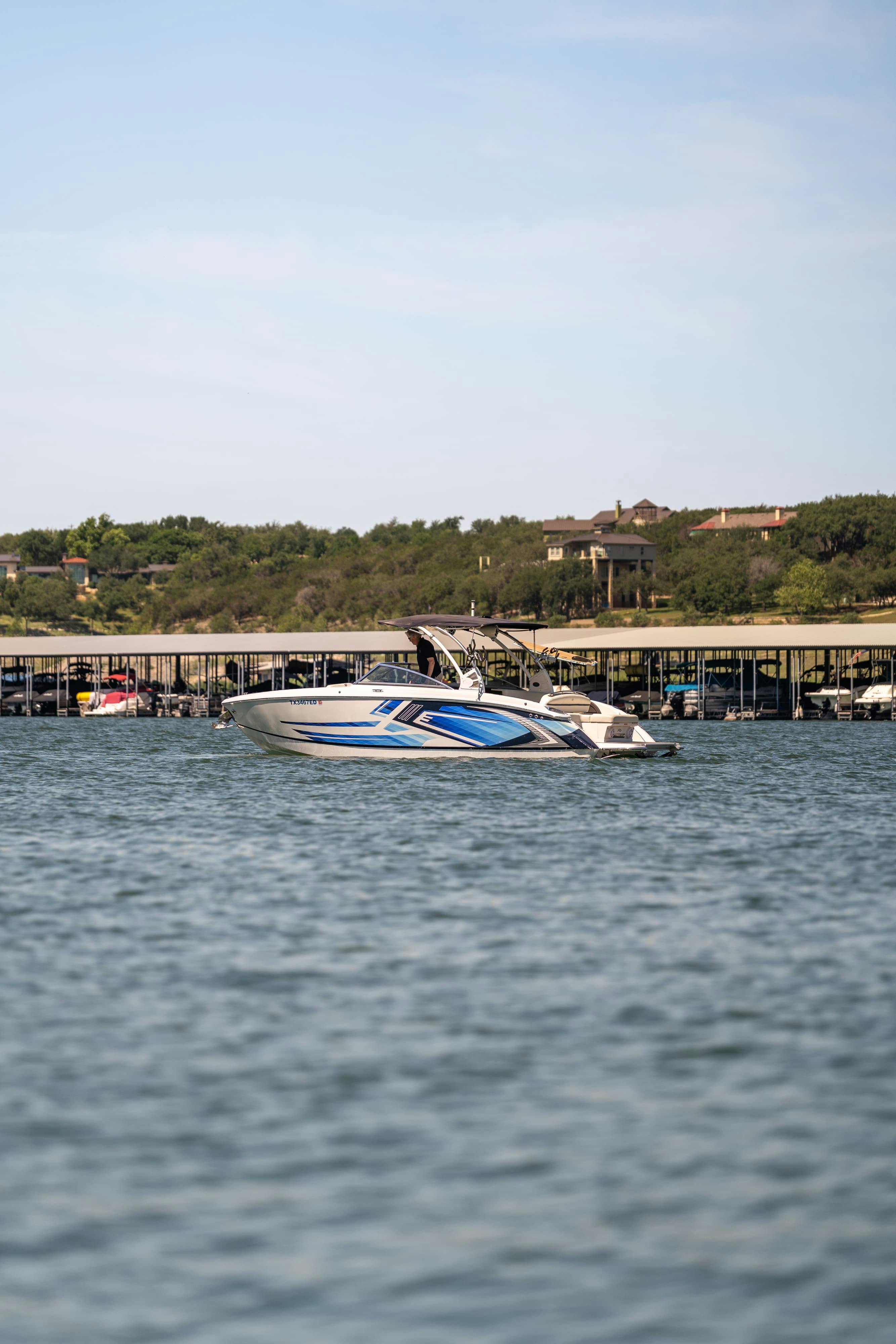2018 Cobalt R7 Surf boat in Lakeway, TX.