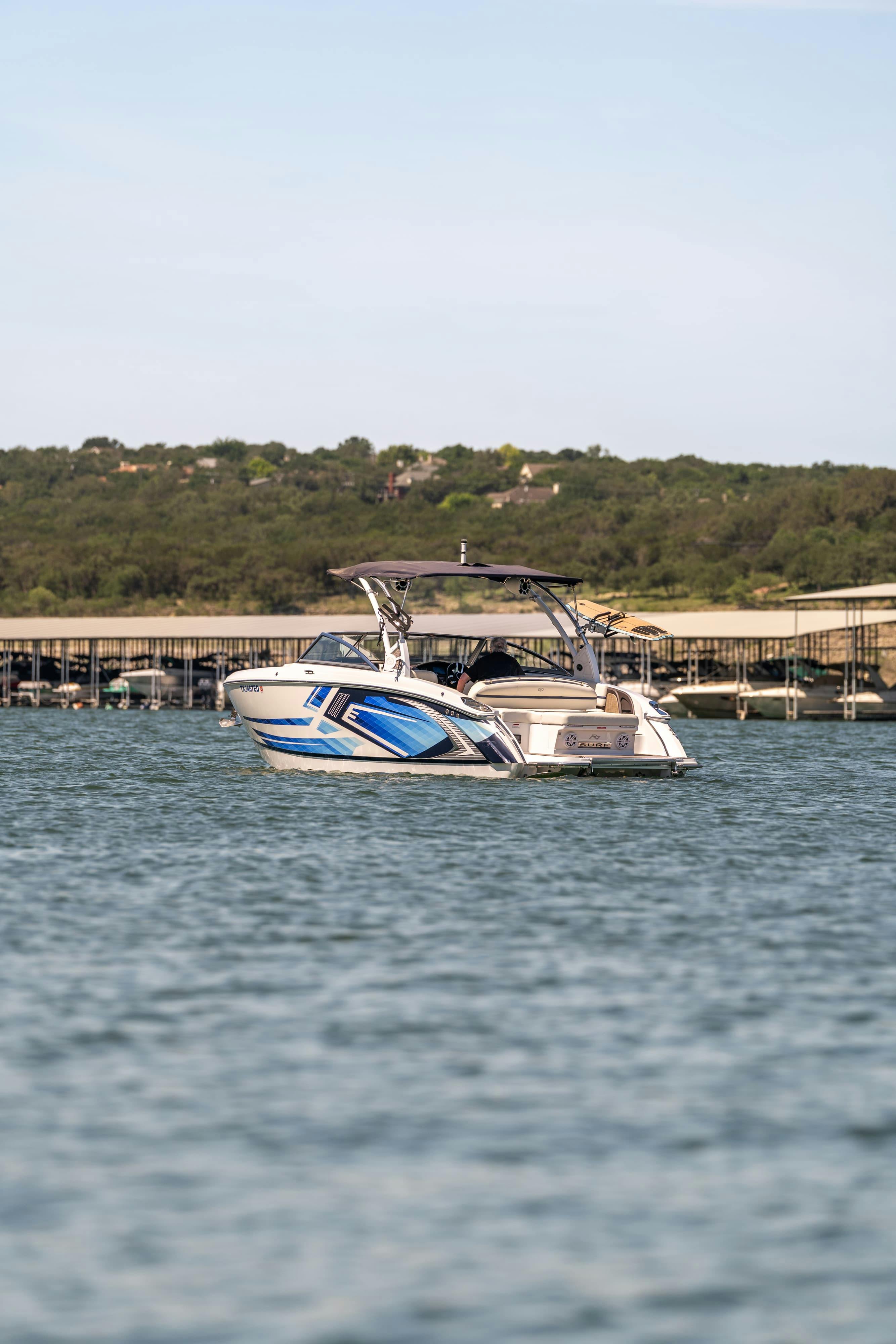 2018 Cobalt R7 Surf boat in Lakeway, TX.