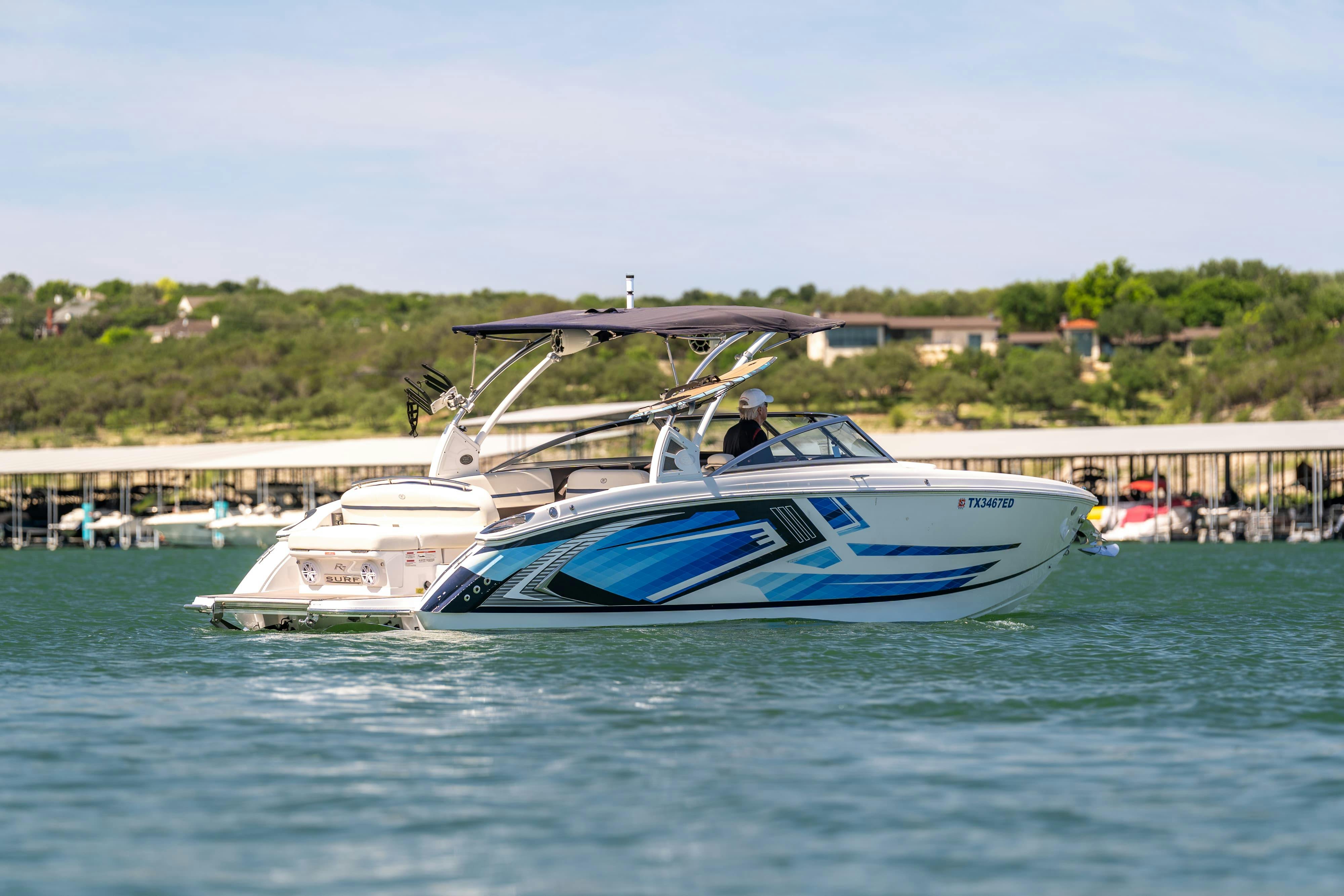 2018 Cobalt R7 Surf boat in Lakeway, TX.