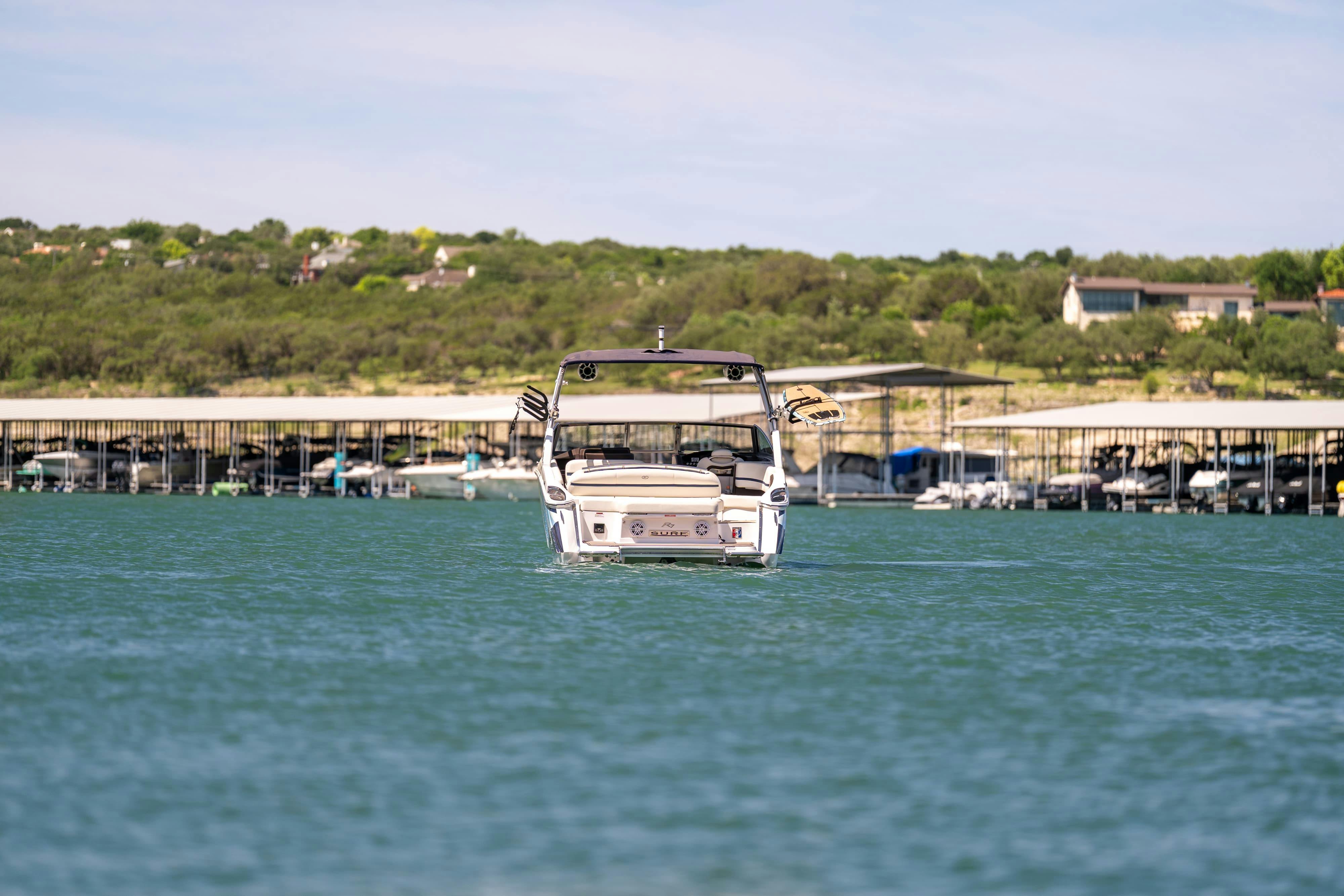 2018 Cobalt R7 Surf boat in Lakeway, TX.
