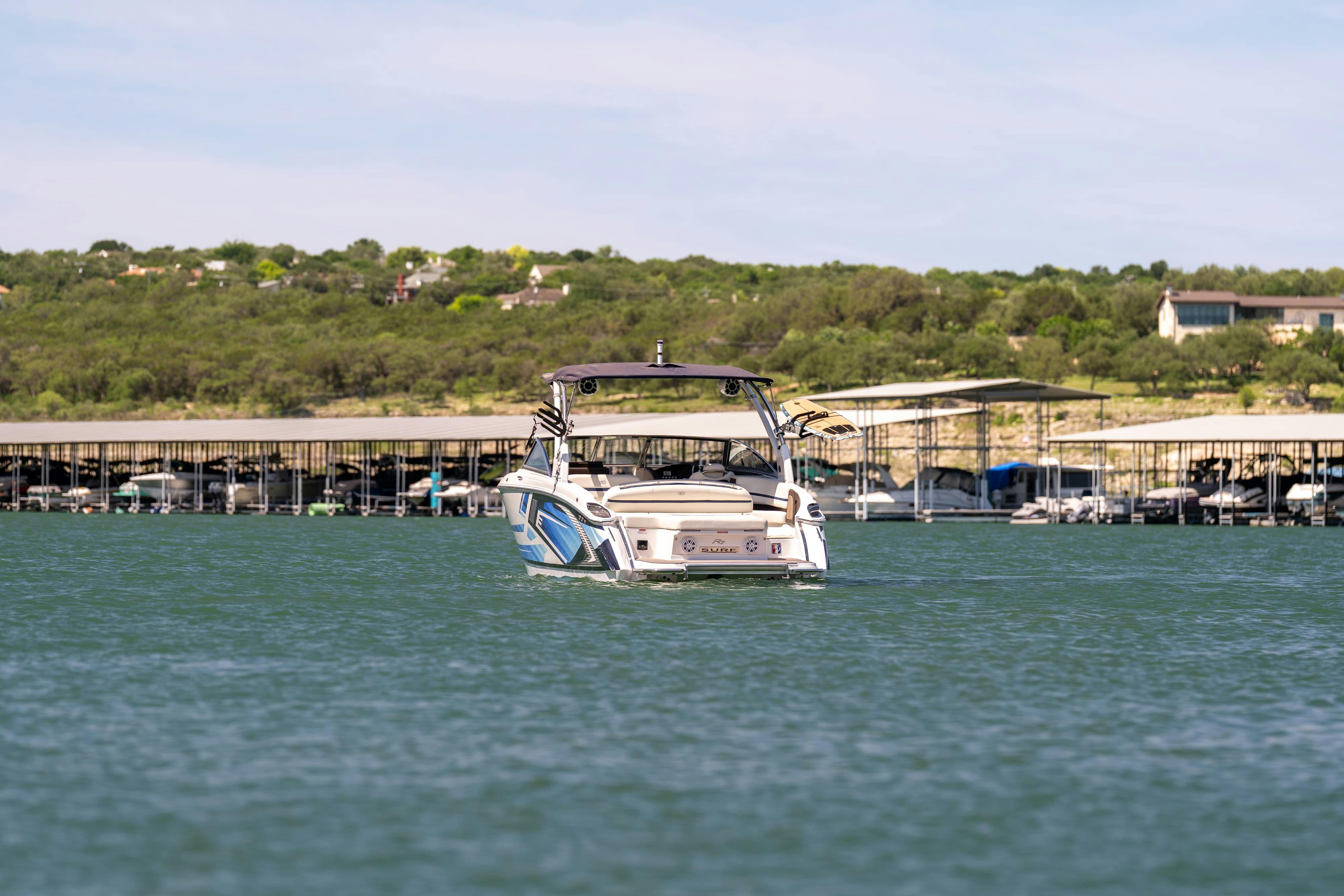 2018 Cobalt R7 Surf boat in Lakeway, TX.