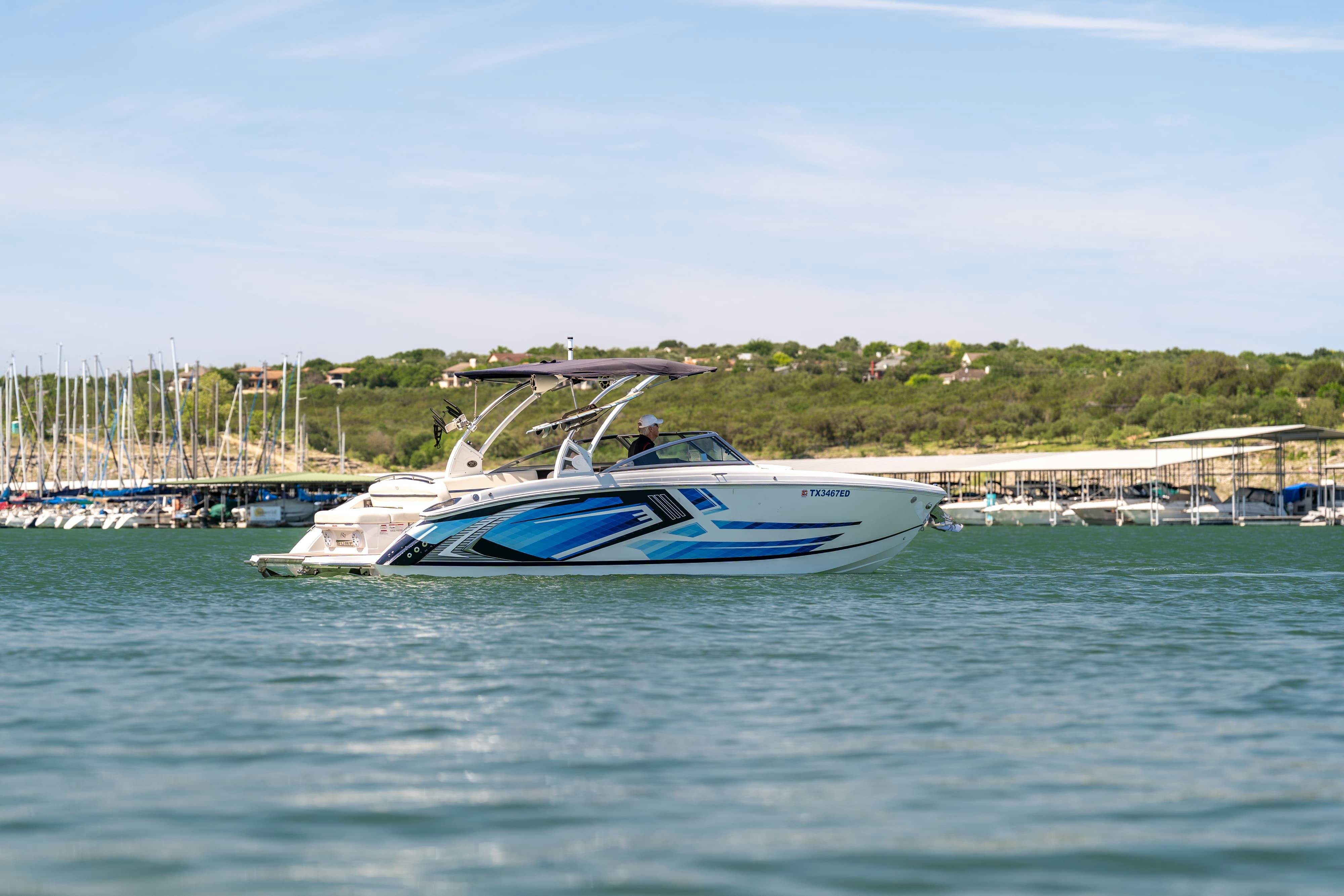 2018 Cobalt R7 Surf boat in Lakeway, TX.