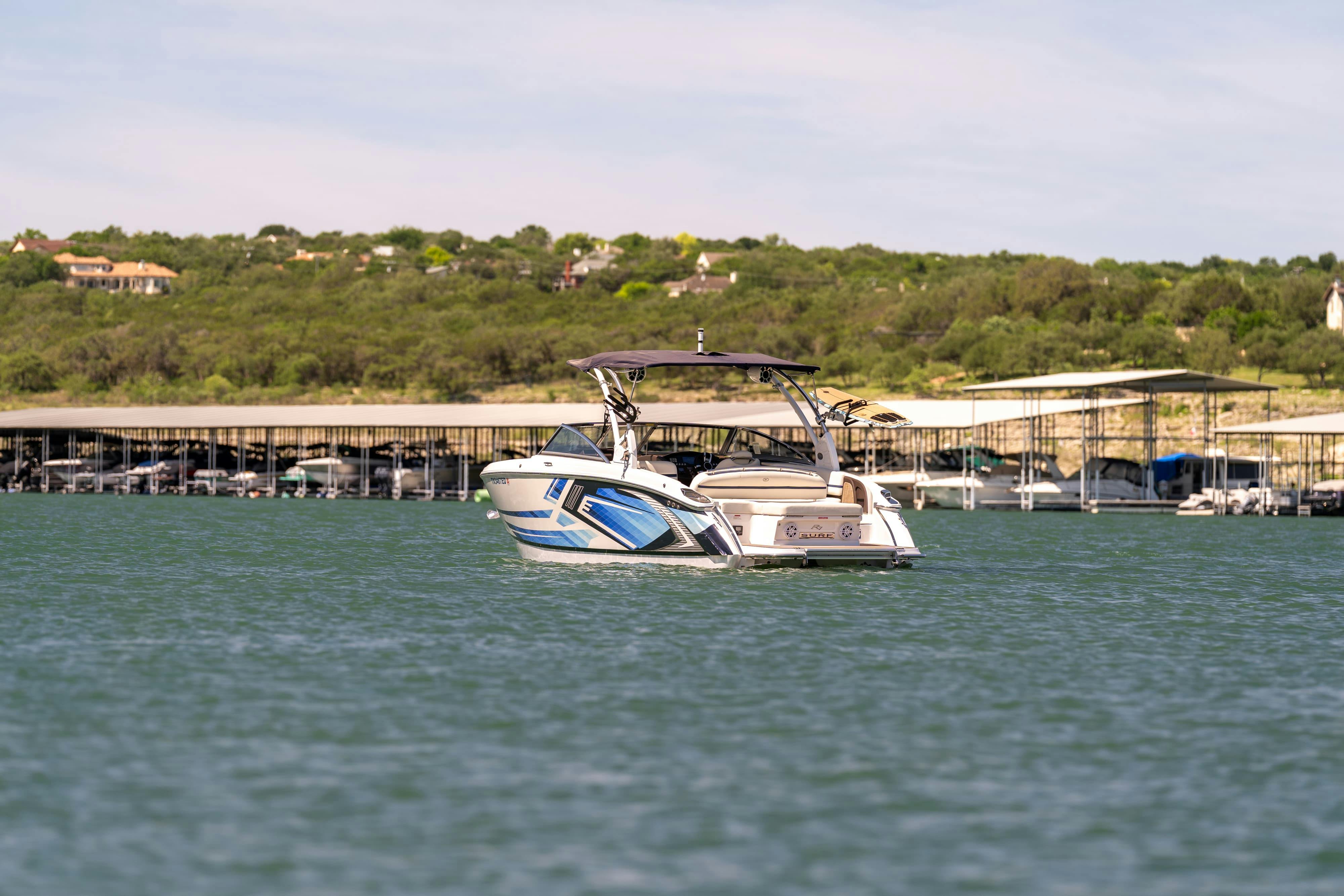 2018 Cobalt R7 Surf boat in Lakeway, TX.