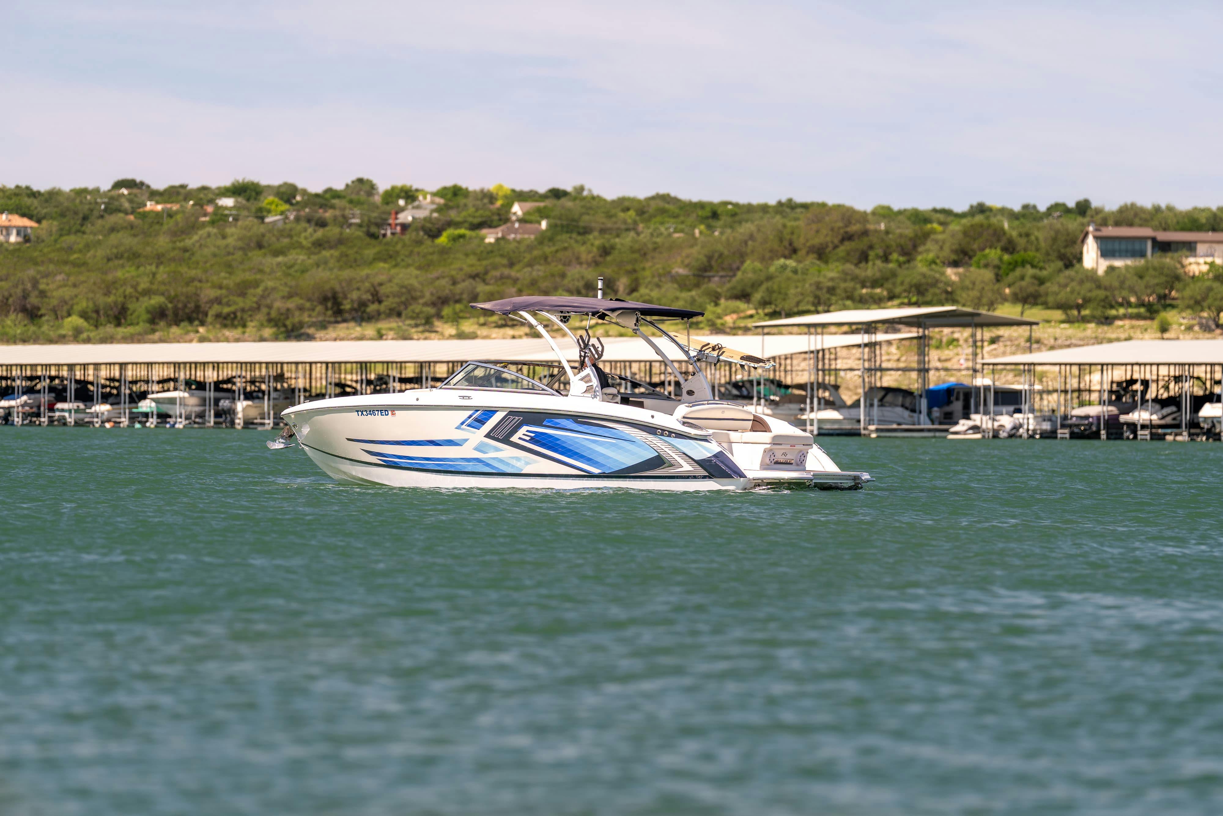 2018 Cobalt R7 Surf boat in Lakeway, TX.