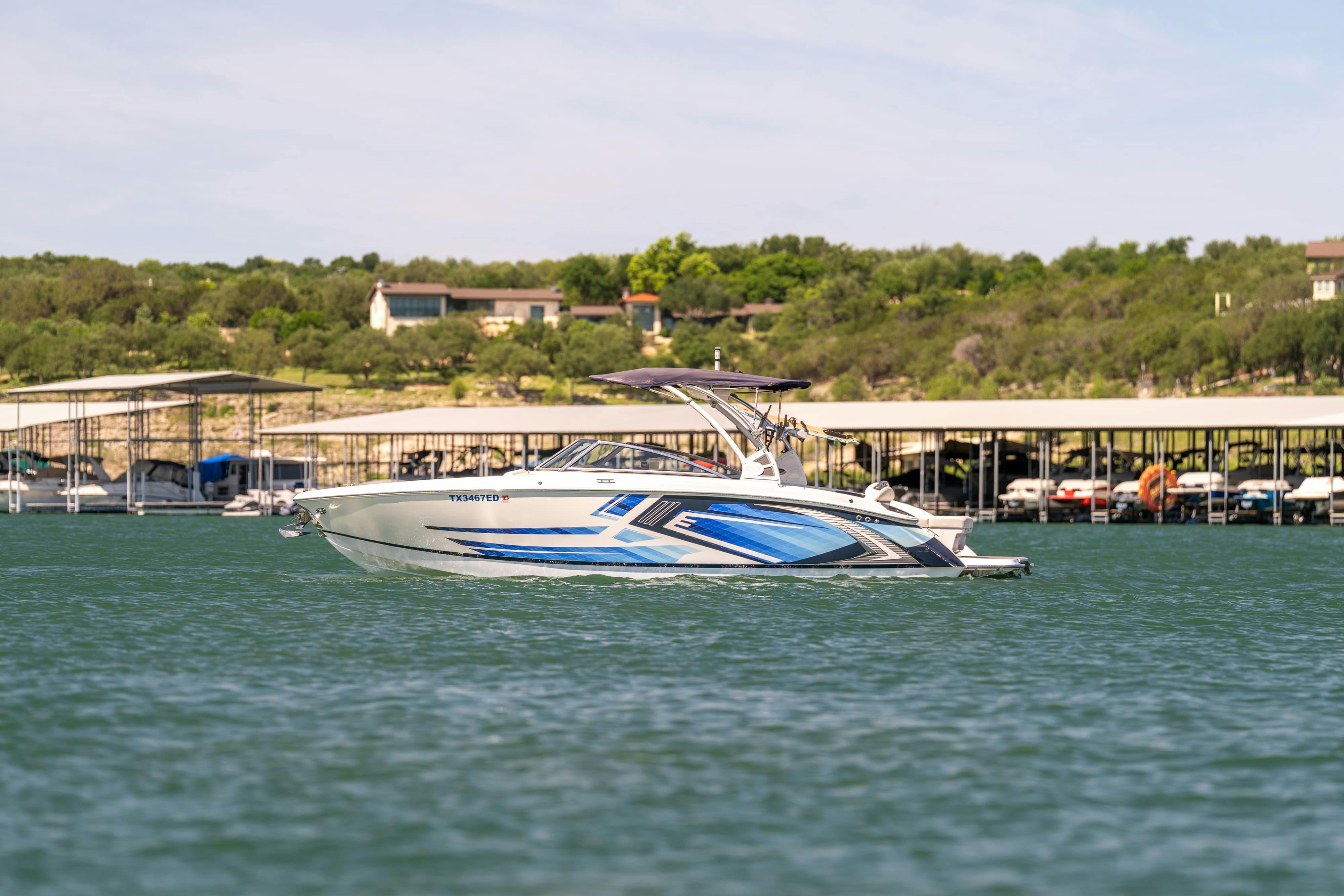 2018 Cobalt R7 Surf boat in Lakeway, TX.