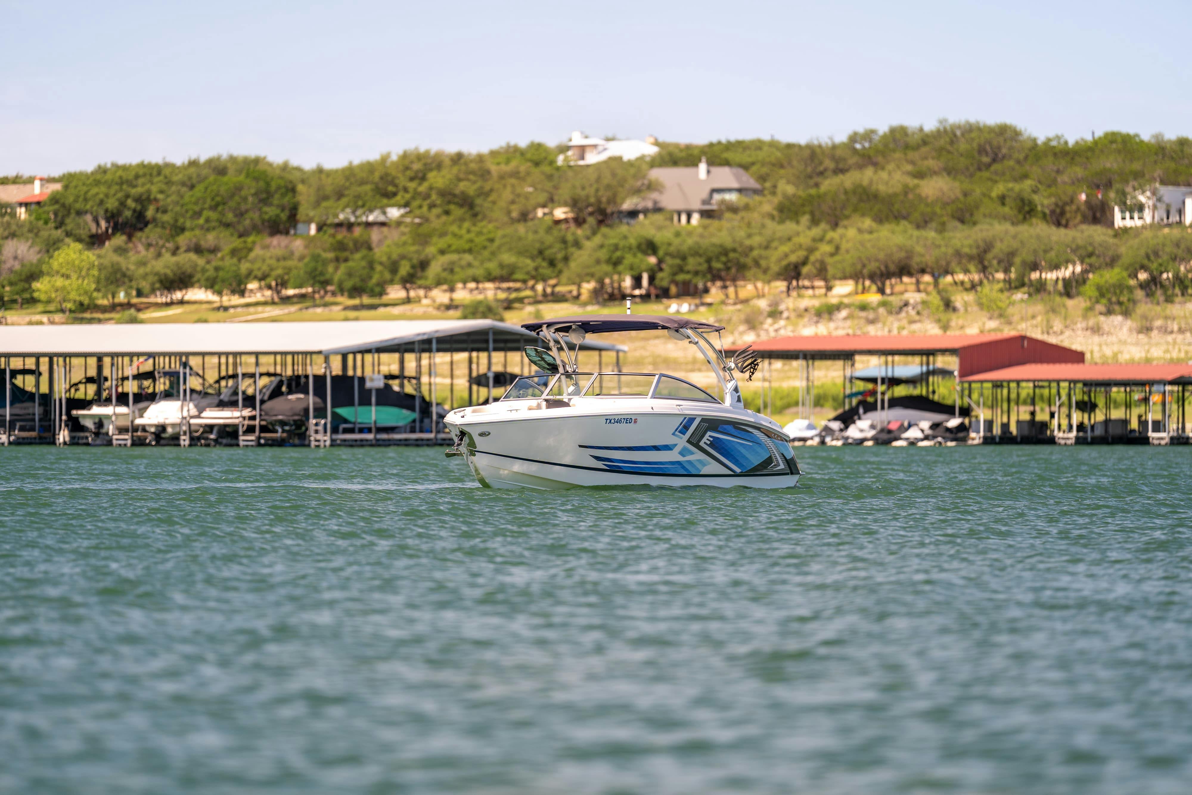2018 Cobalt R7 Surf boat in Lakeway, TX.