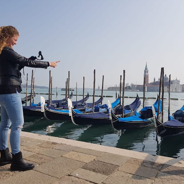  Deluxe Venice with a Private Serenade on a Gondola's main gallery image