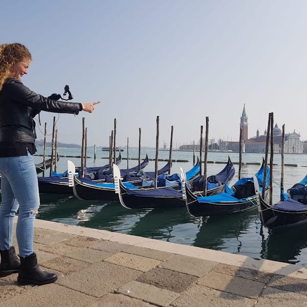Deluxe Venice with a Private Serenade on a Gondola's main gallery image