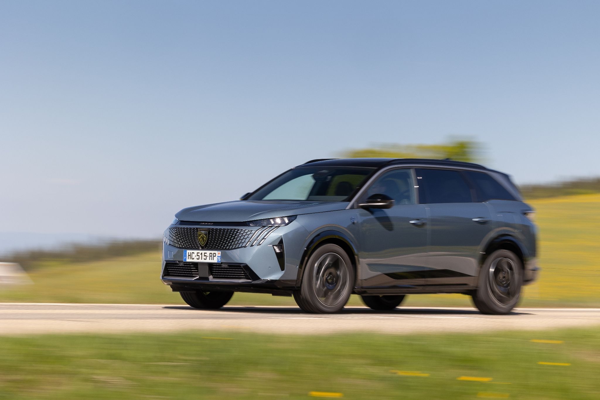Ein Peugeot 5008.