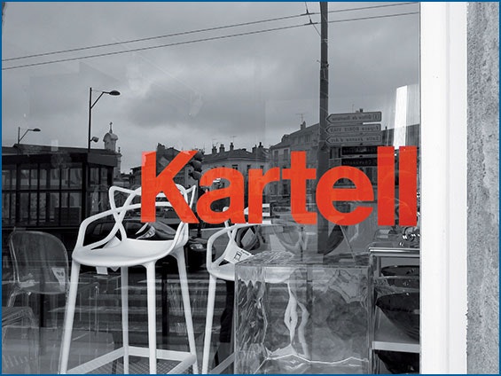 lettres découpées d'un logo pour vitrine