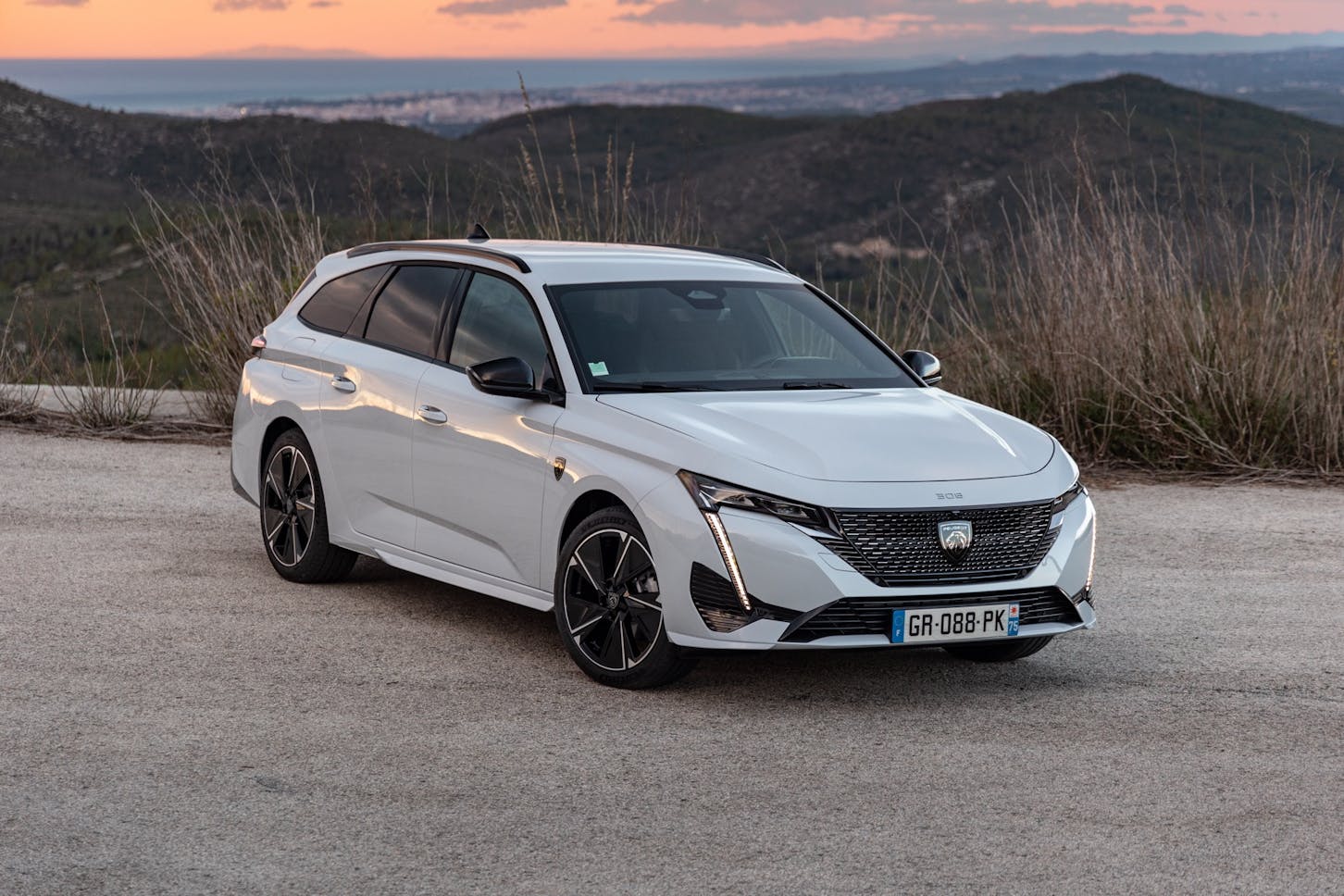 Ein Peugeot e-308.