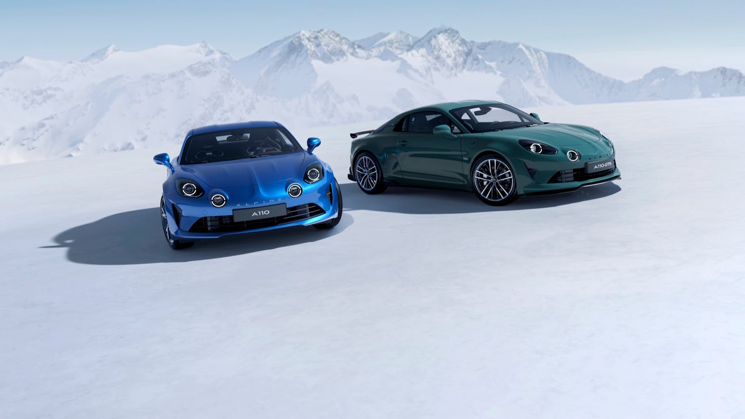 Zwei Alpine A110.