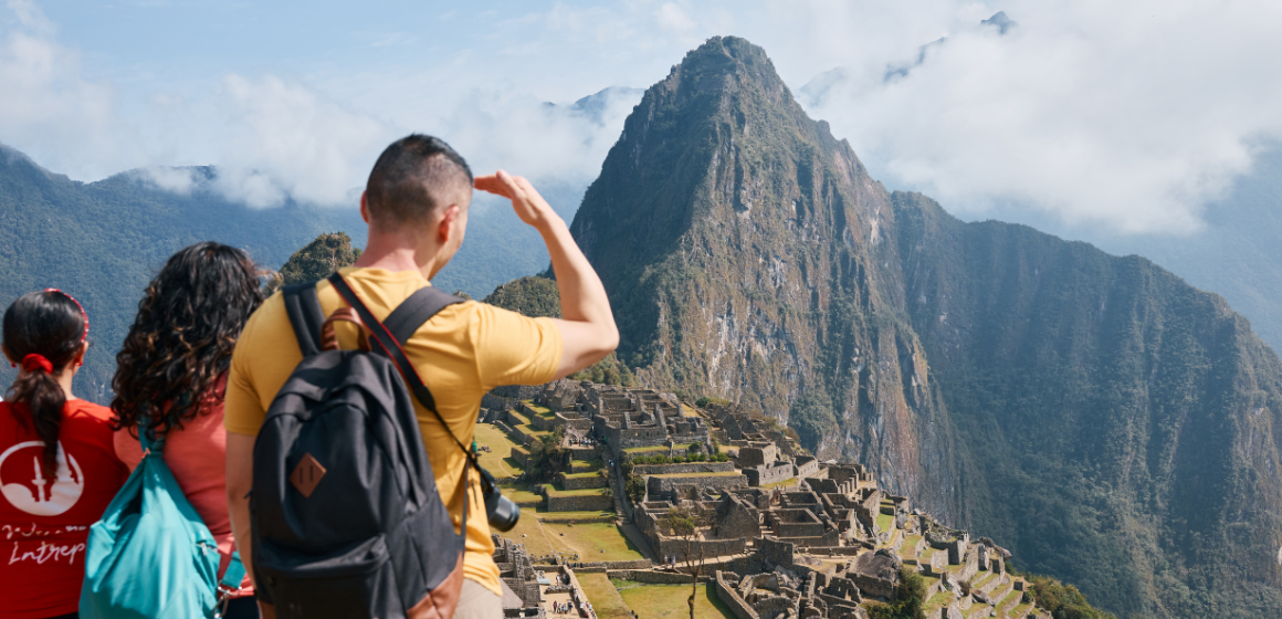 18-35s-tour-group-in-Peru---The-Adventure-People.png