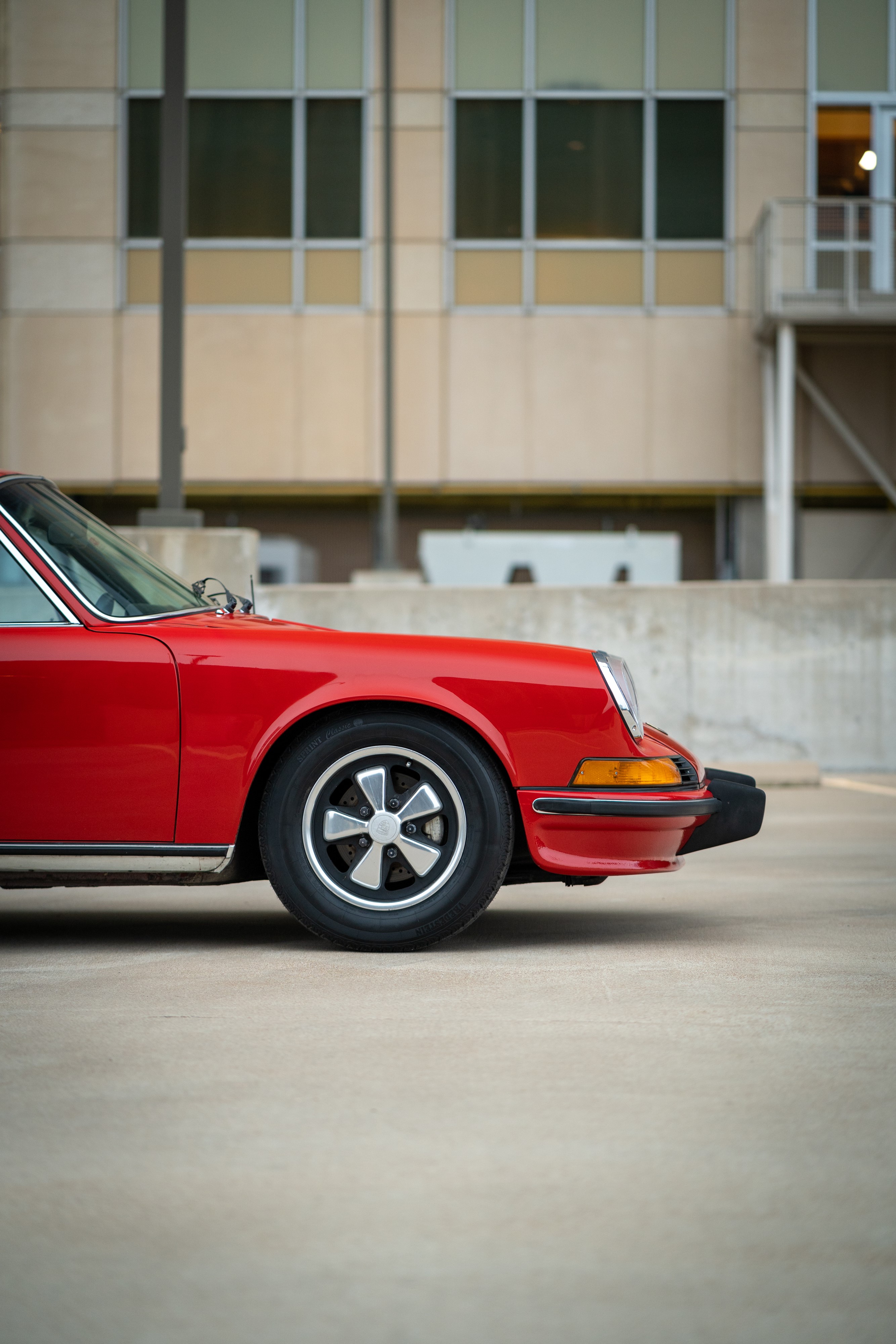 Fuchs wheels on a Bahia Red 911S.