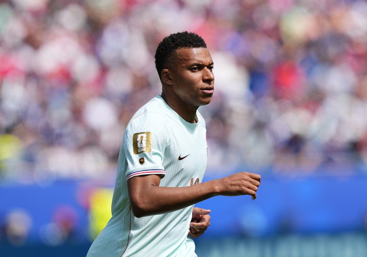 World Cup odds and Round of 32 predictions for soccer betting on Tuesday.