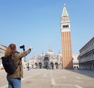 Deluxe Venice with a Private Serenade on a Gondola's gallery image