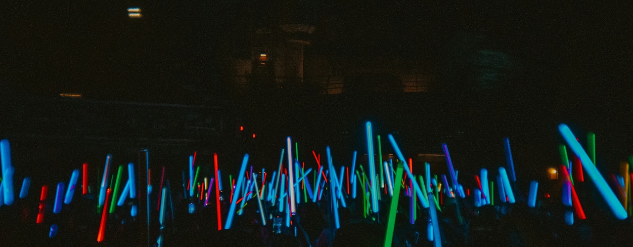 Glow in the Dark Birthday Party: Neon Lights, Big Fun Party Ideas for an Unforgettable Celebration